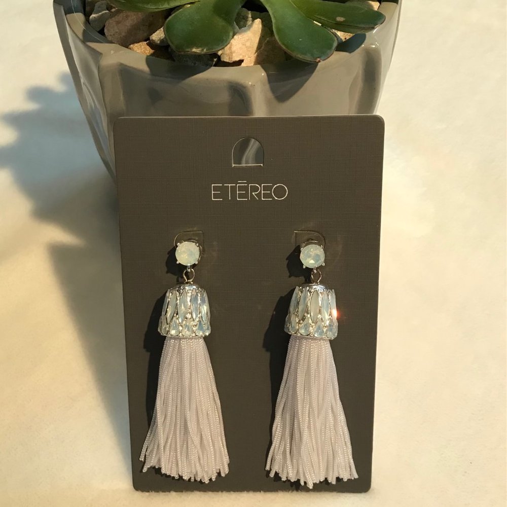 WHITE TASSEL EARRINGS BY ETEREO